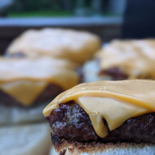 Nutrafarms-Classic-Backyard-Grilled-Burgers-Image-2